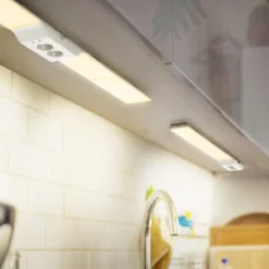 OSRAM LED-kaapinalusvalaisin pistorasia, valkoinen, 3 000 K, himmennettävä