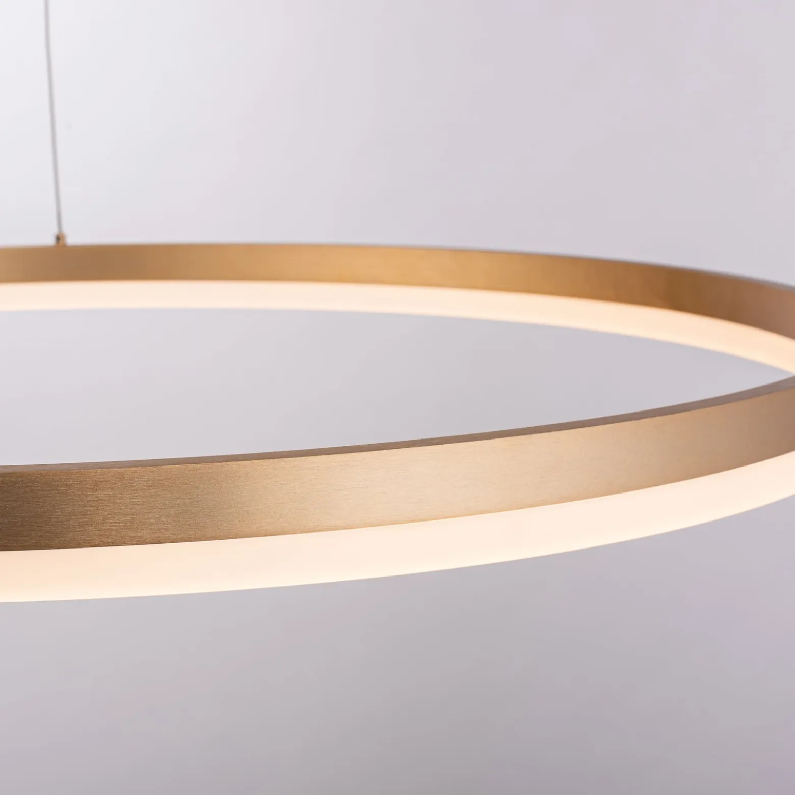Paul Neuhaus LED-riippuvalaisin Titus, Ø 80 cm, messinkiä, himmennettävä