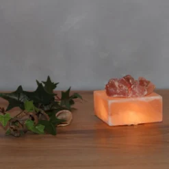 Petite Kubus LED -suolakristalliastia