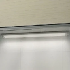 Pinta-asennettava LED-kalustevalaisin 957 P 77cm