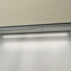 Pinta-asennettava LED-kalustevalaisin 957 P 90,8cm