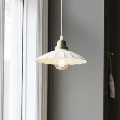 PR Home Ester -riippuvalaisin, luonnonvalkoinen, halkaisija 24 cm, rautapistoke