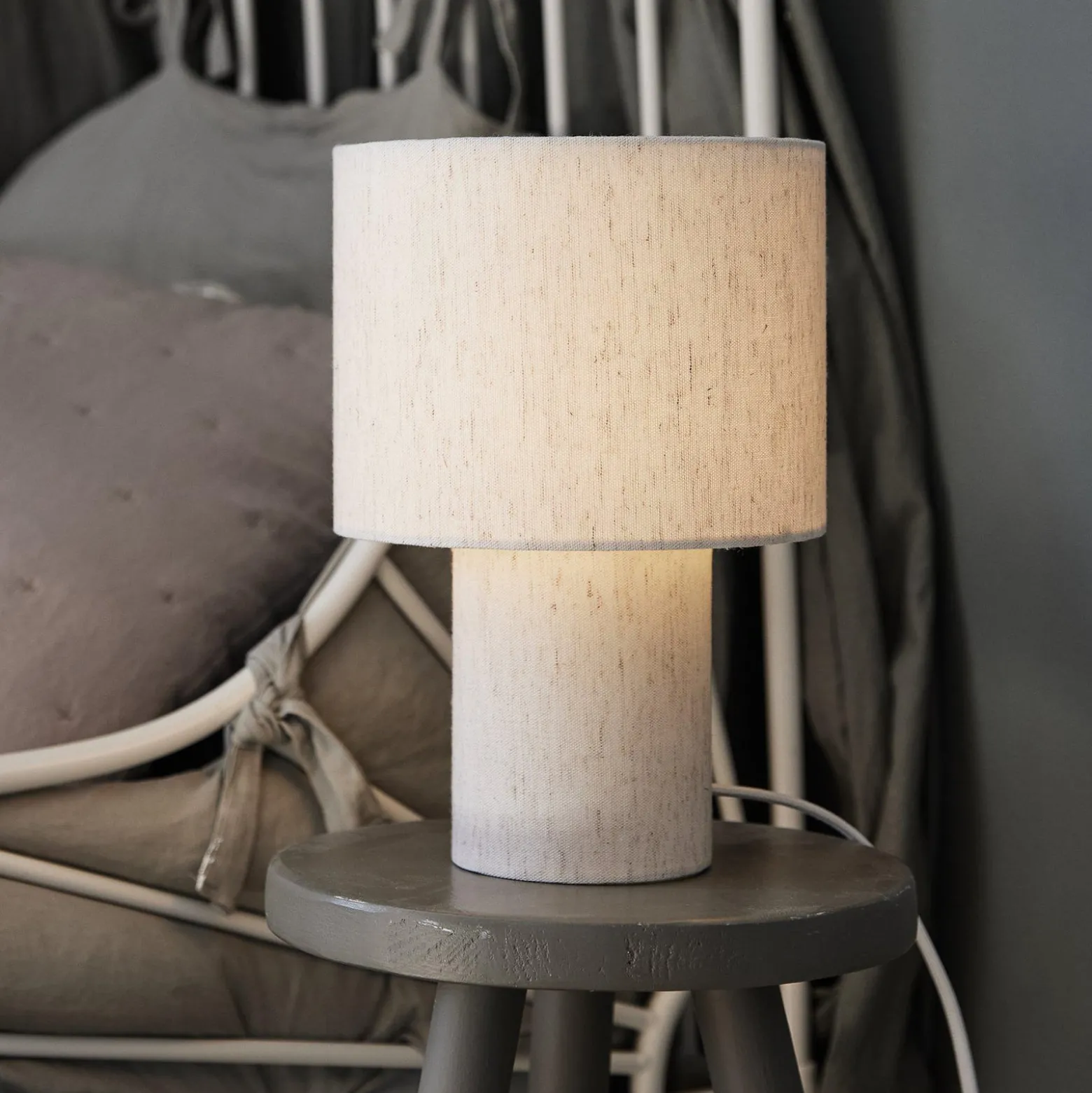 PR Home pöytävalaisin Leah, beige, korkeus 28 cm, tekstiili