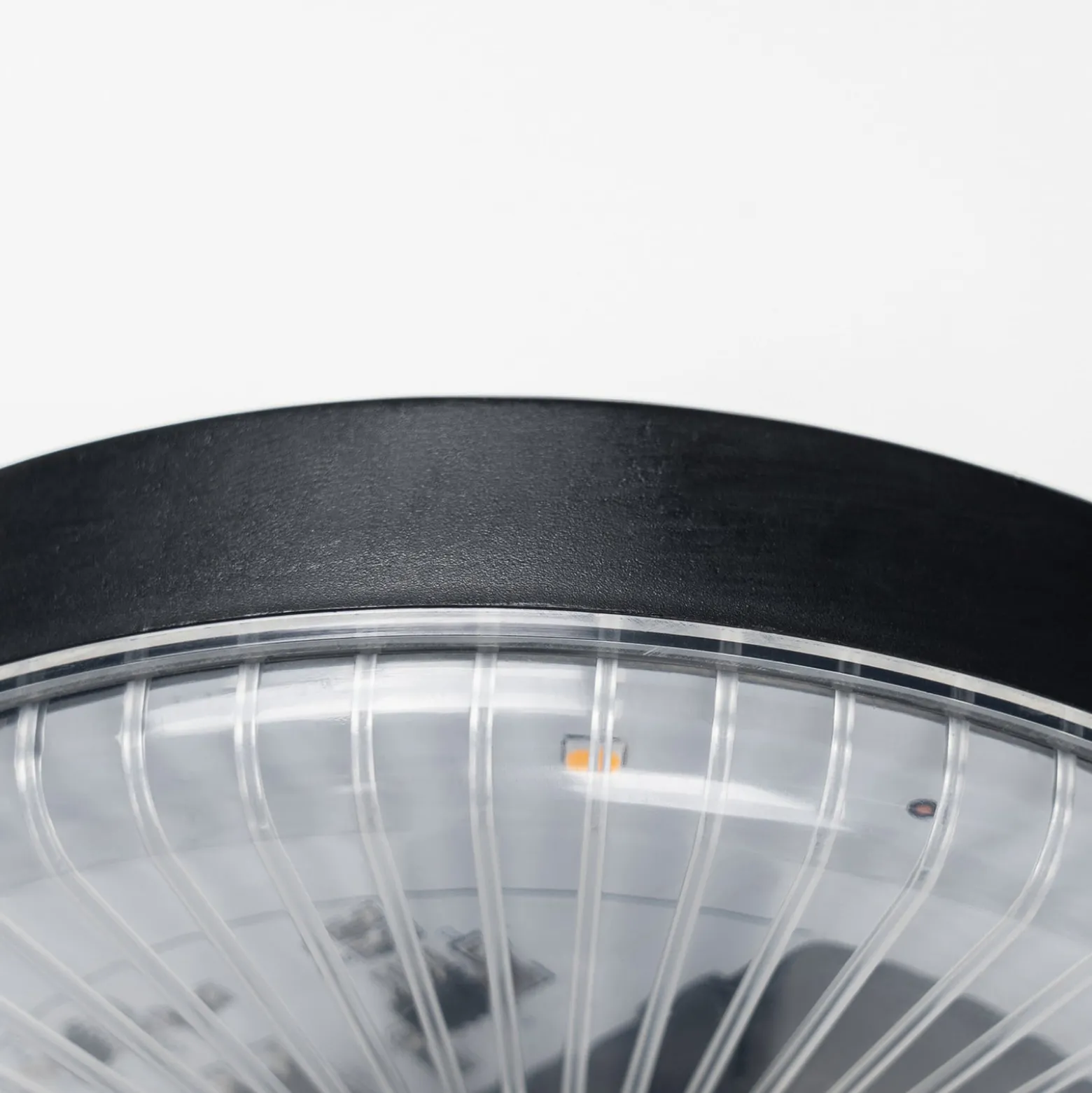 Prios Glenios LED-aurinkolamppu maapiikillä Prios Glenios LED-aurinkolamppu