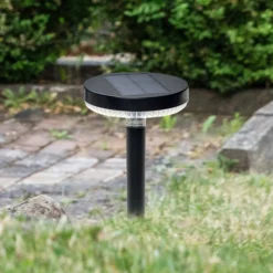 Prios Glenios LED-aurinkolamppu maapiikillä Prios Glenios LED-aurinkolamppu