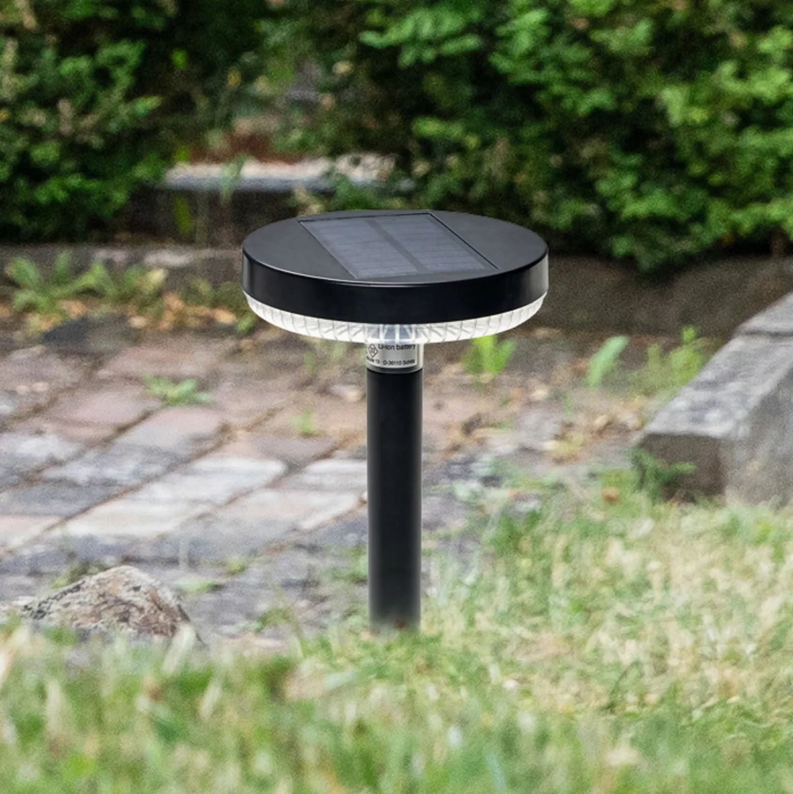 Prios Glenios LED-aurinkolamppu maapiikillä Prios Glenios LED-aurinkolamppu