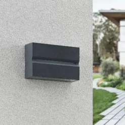 Prios Itarion LED-ulkoseinävalaisin, kirkas varjostin