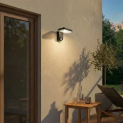 PRIOS LED-aurinkoseinävalaisin Tarlson, kulmikas, antrasiitti, anturi