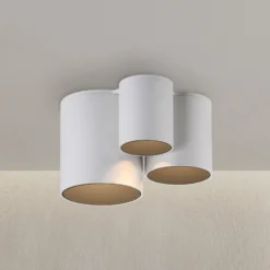PURE Point -kylpyhuoneen LED-kattovalaisin, valkoinen, 18 cm, 3-lamppuinen, IP44