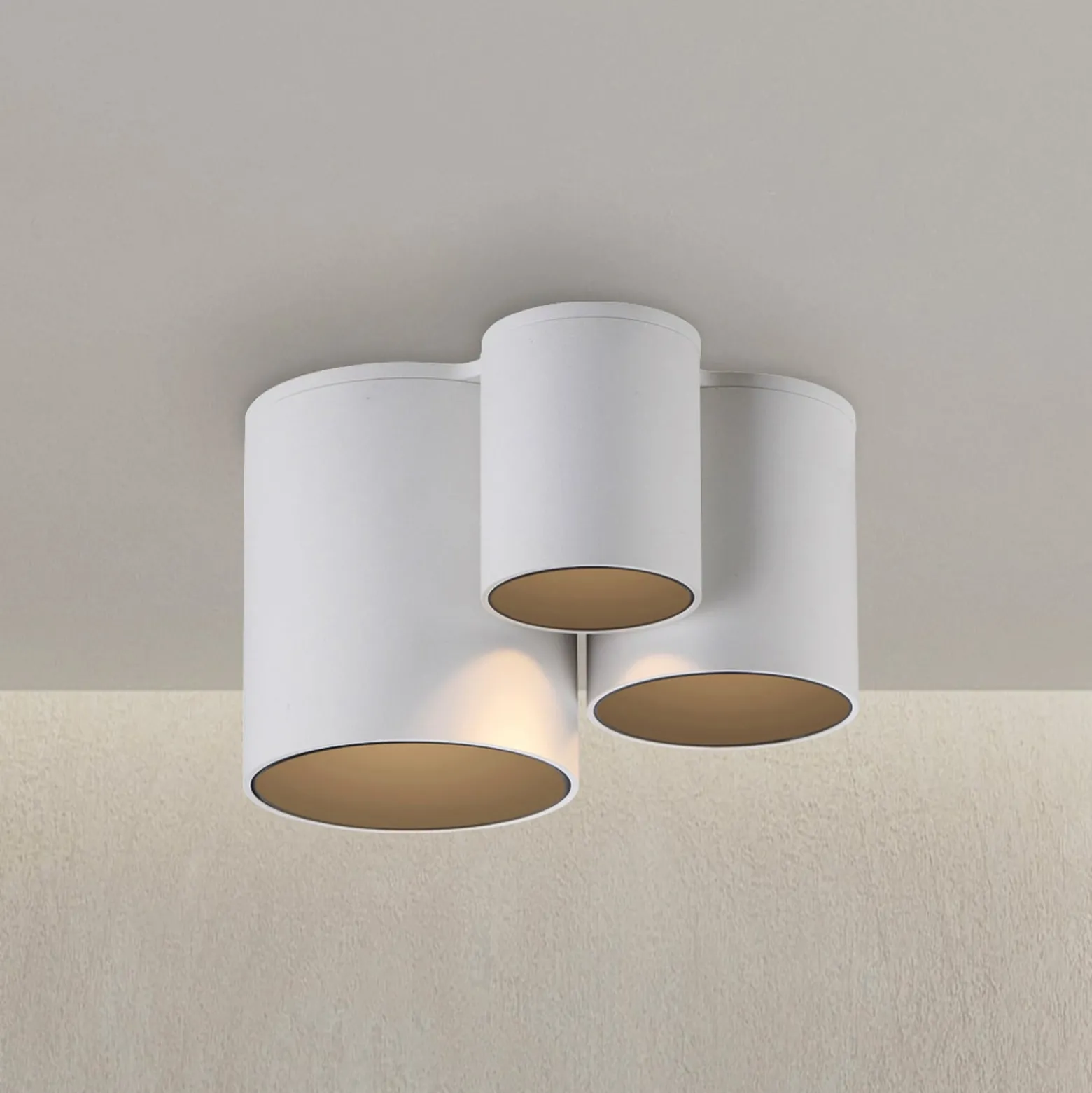 PURE Point -kylpyhuoneen LED-kattovalaisin, valkoinen, 18 cm, 3-lamppuinen, IP44