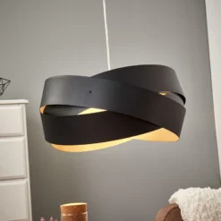 Pyöreä riippuvalaisin Tornado