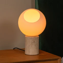 Pöytälamppu Davin, korkeus 26 cm, kermanvärinen/valkoinen, kivi/lasi