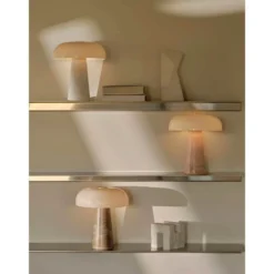 Pöytävalaisin Glossy, beige/valkoinen, korkeus 24 cm, marmori/lasi