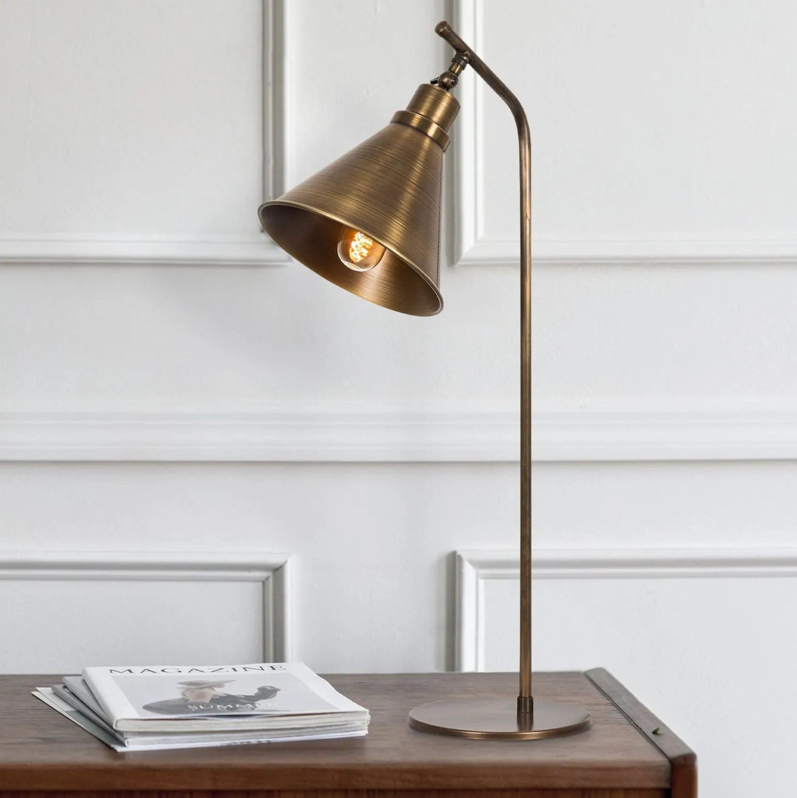 Pöytävalaisin Sivani MR-610, antiikkikulta, metalli, korkeus 50 cm
