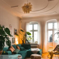 Riippuvalaisin Balbo keltaruskeana