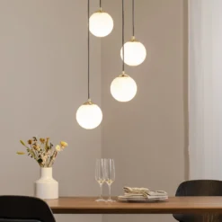Riippuvalaisin Glassy, 4-lamppuinen, pyöreä, musta/opaali