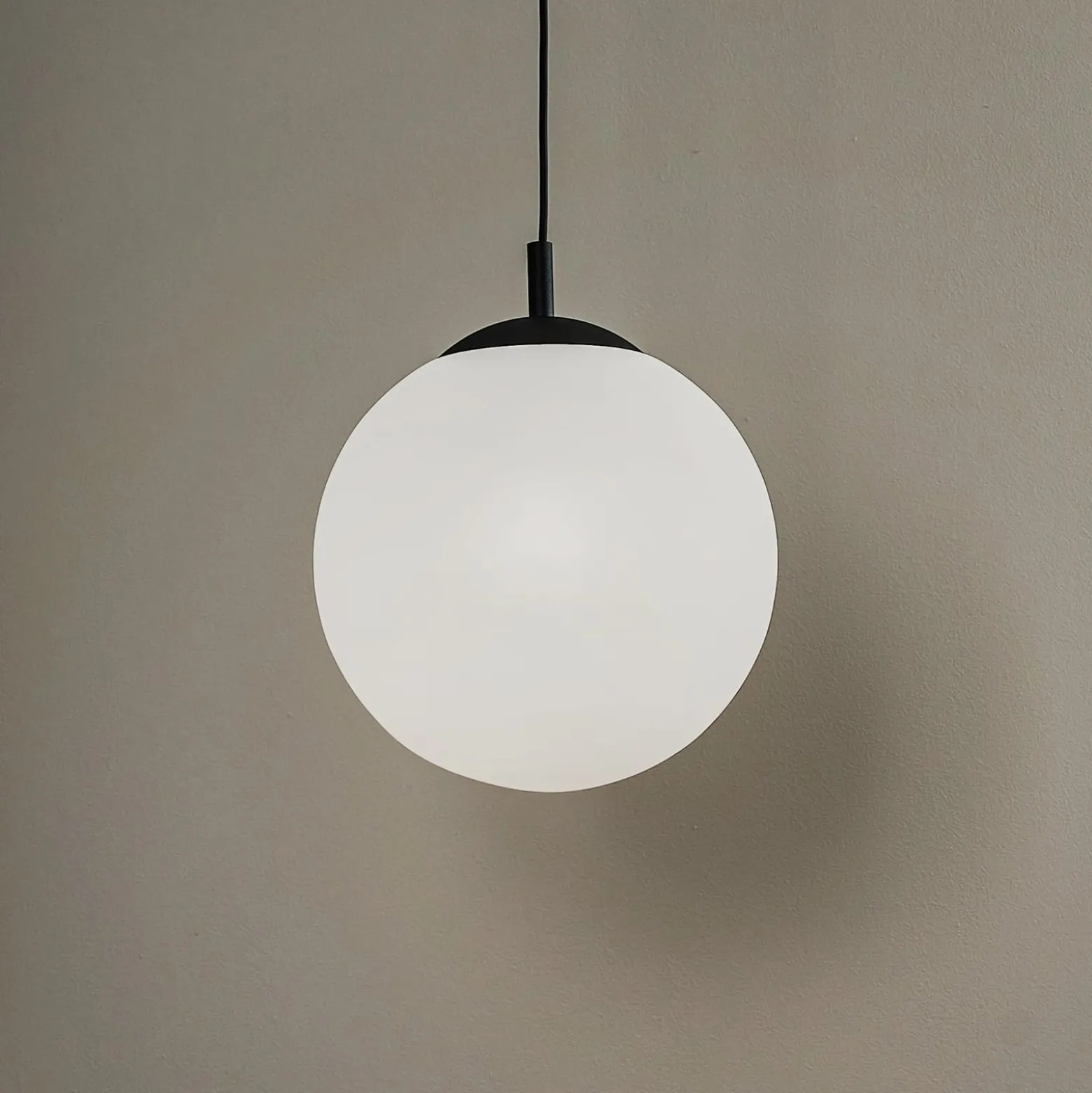 Riippuvalaisin Maxi, Ø 30 cm, 1-lamppuinen, lasivarjostin
