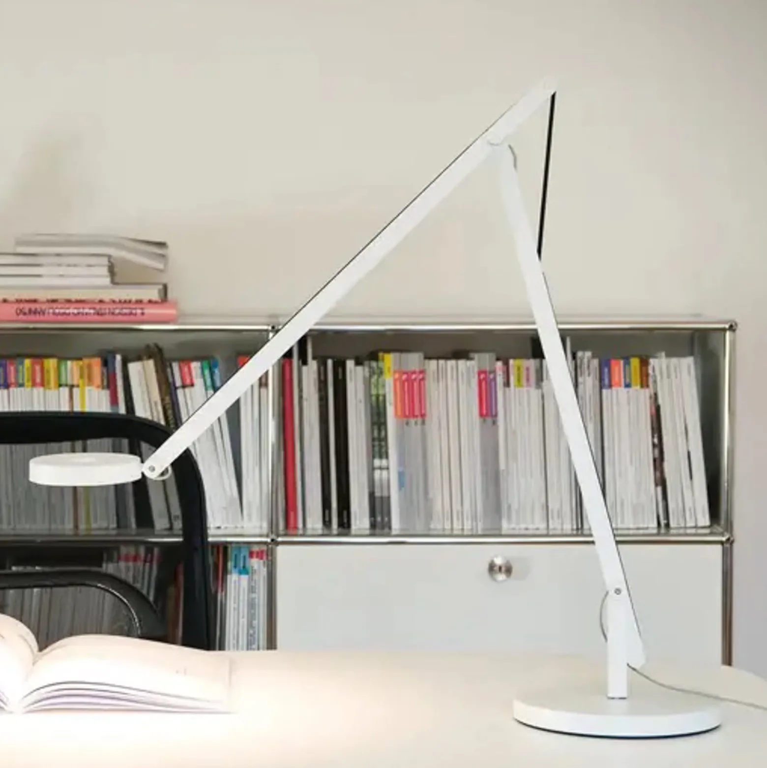 Rotaliana String T1 DTW LED-pöytä hopea, musta