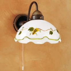 Rypälekoristeltu Nonna-seinävalaisin