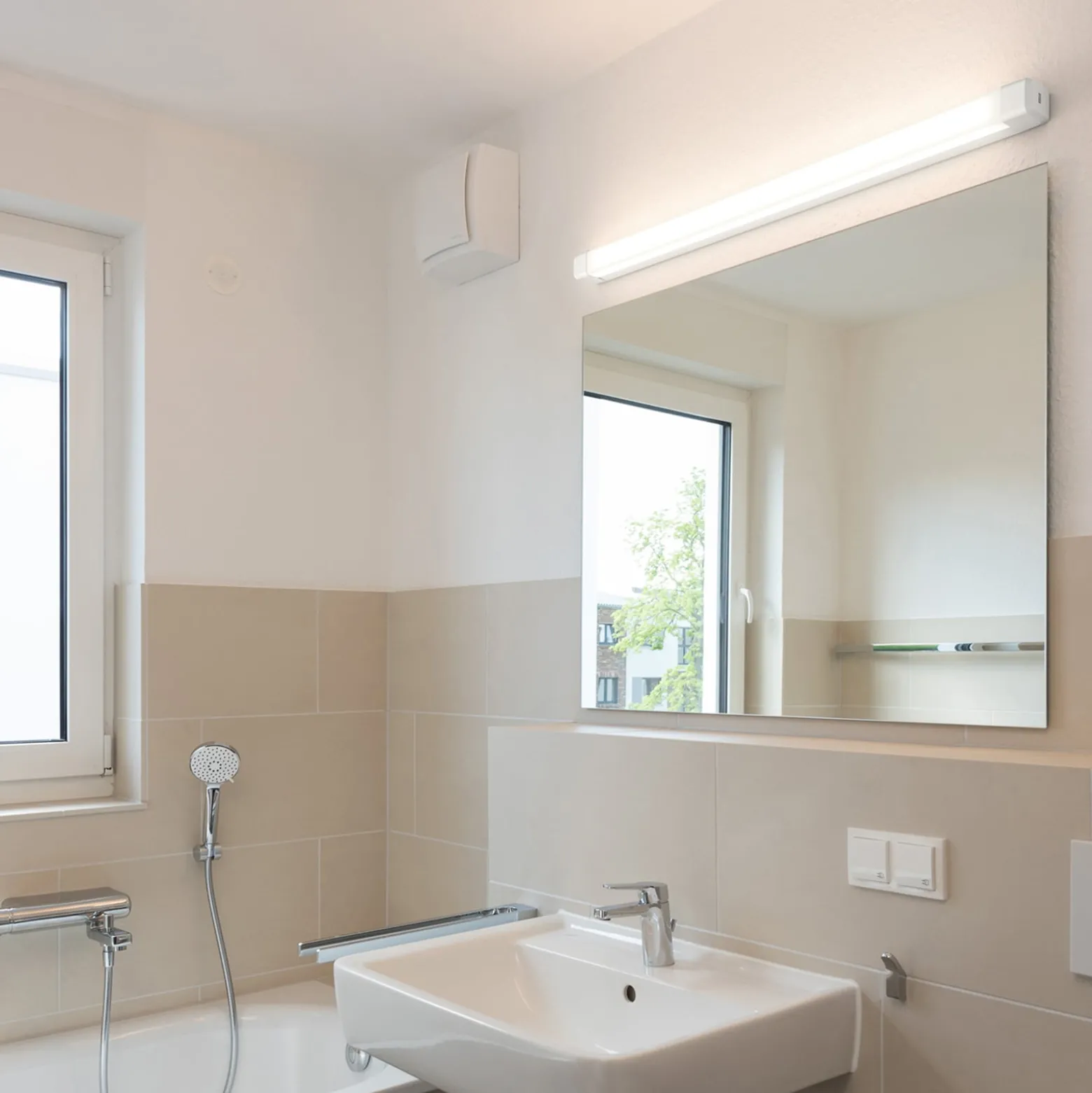 RZB Baleva LED-seinävalaisin IP44 leveys 60cm 10W