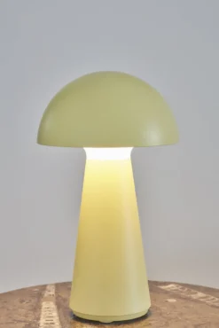Sam-LED-akkukäyttöinen pöytälamppu, keltainen, muovia, korkeus 28 cm, IP54