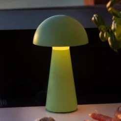 Sam-LED-akkukäyttöinen pöytälamppu, vihreä, muovia, korkeus 28 cm, IP54
