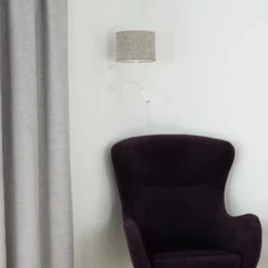 Seinävalaisin Roller, bouclé harmaa, valkoinen, lukuvalolla