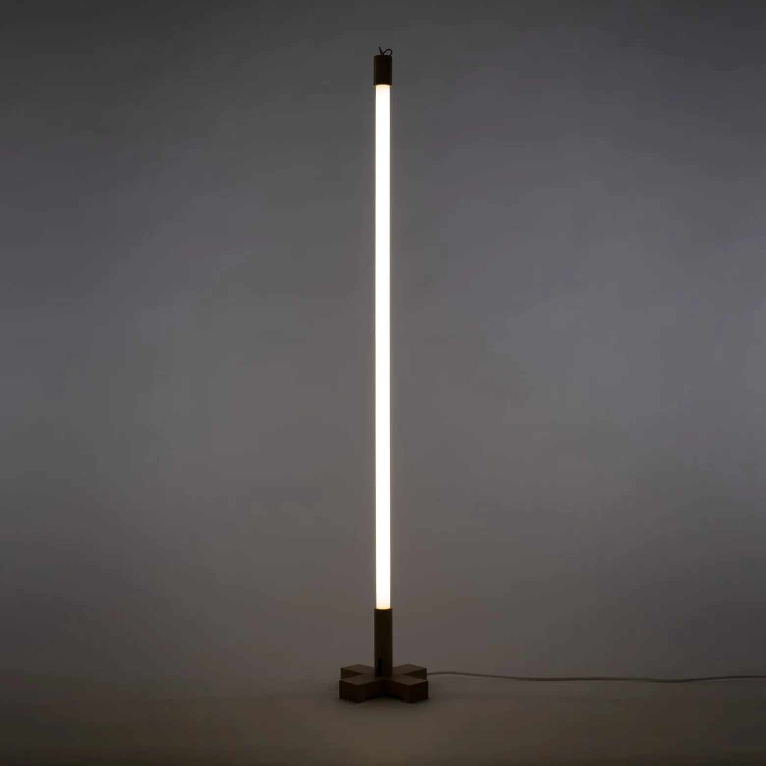 SELETTI LED-valaisin Linea, valkoinen, puiset yksityiskohdat,