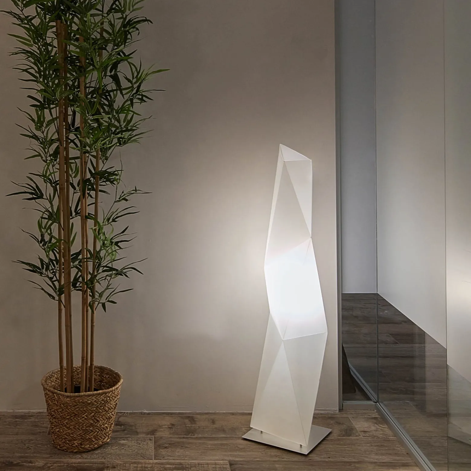 Slamp Diamond -design-lattiavalaisin, 111 cm