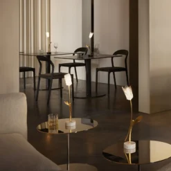 Slamp LED ladattava pöytävalaisin Tulip, musta jalusta