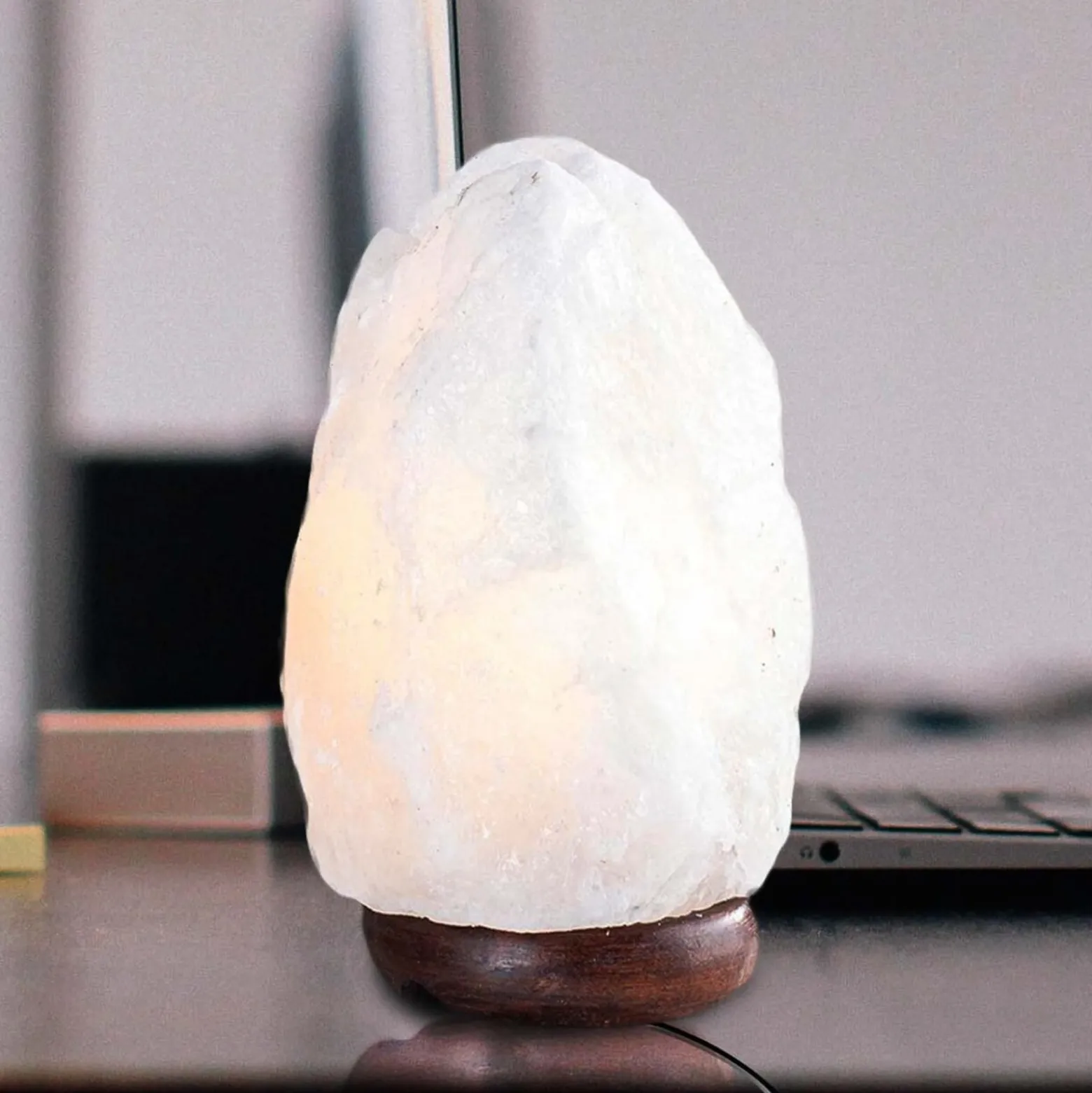 Stone-suolakristalli-pöytälamppu, valkoinen