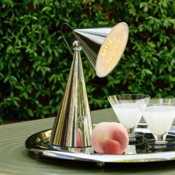 Tom Dixon LED-akkukäyttöinen pöytälamppu Pose, hopeanvärinen, korkeus 25 cm