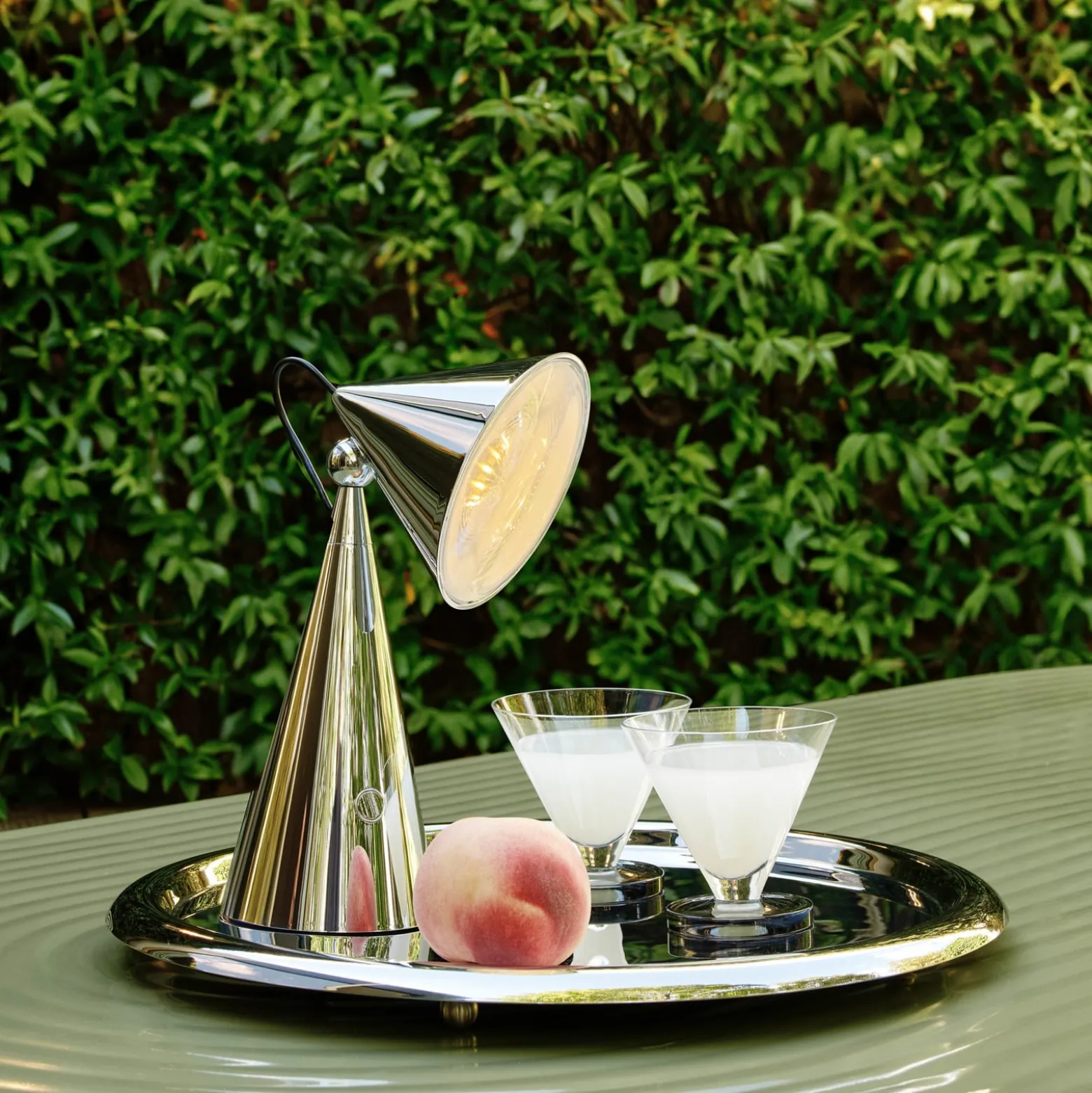Tom Dixon LED-akkukäyttöinen pöytälamppu Pose, hopeanvärinen, korkeus 25 cm