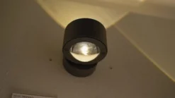 Treviolo-LED-ulkoseinälamppu, musta, ulkonema 12 cm, 2-lamppuinen