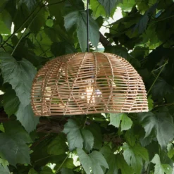 Ulkoriippuvalaisin Mayla, luonnonvärinen rottinki, Ø 43 cm, pistoke IP44