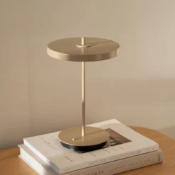 UMAGE LED ladattava pöytävalaisin Asteria Move savi ruskea uni, 31cm