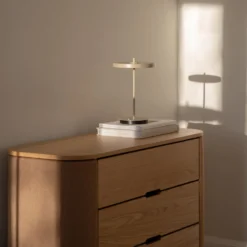UMAGE LED ladattava pöytävalaisin Asteria Move savi ruskea uni, 31cm
