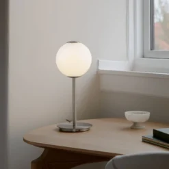 UMAGE LED-pöytävalaisin Audrey, teräksenvärinen, korkeus 37 cm
