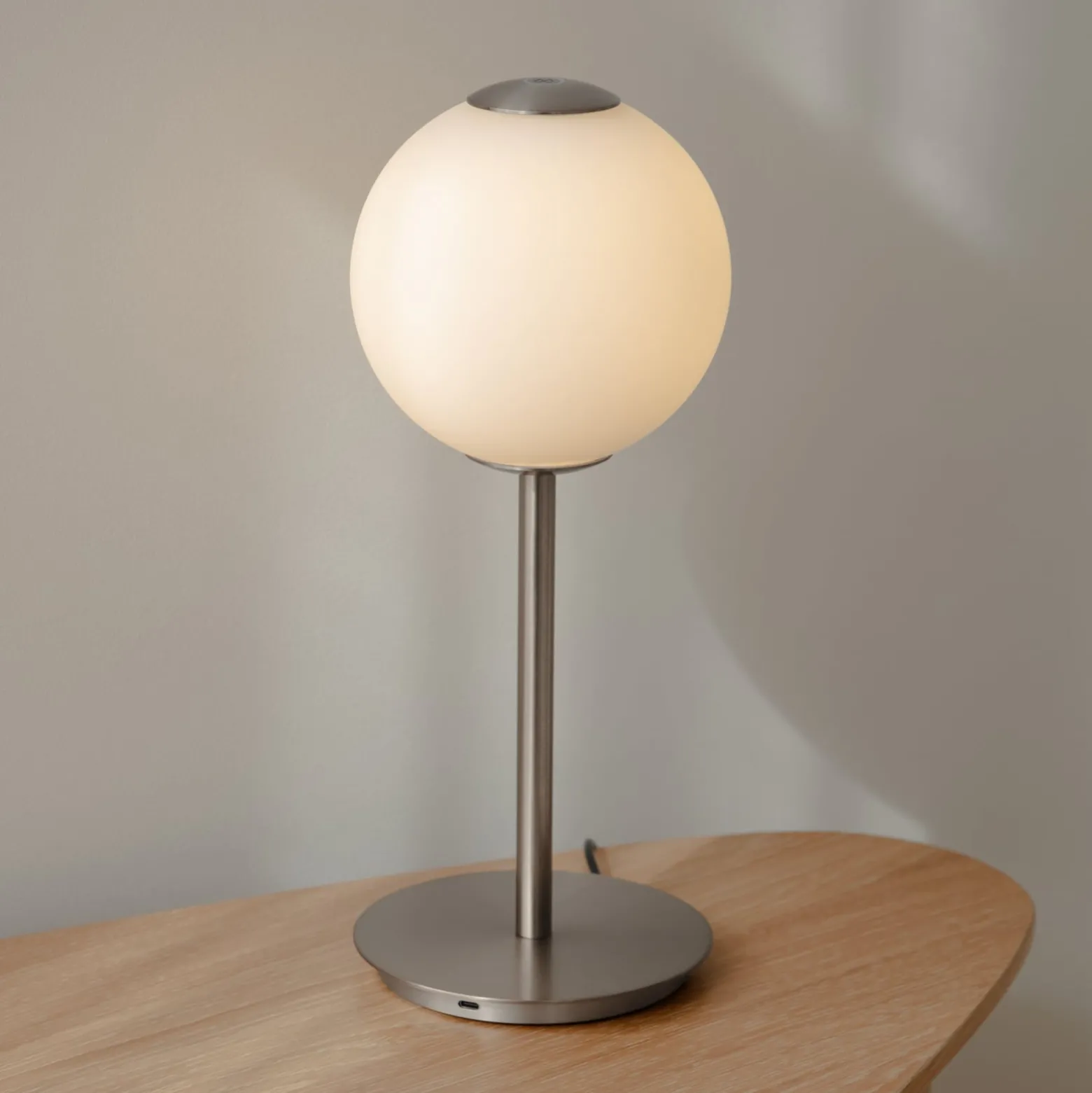 UMAGE LED-pöytävalaisin Audrey, teräksenvärinen, korkeus 37 cm