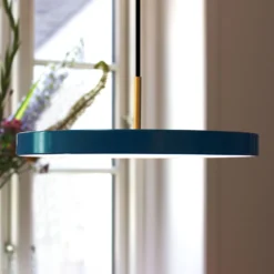 UMAGE LED-riippuvalaisin Asteria Medium, petrol/messinki, Ø 43 cm