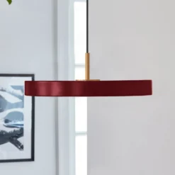 UMAGE LED-riippuvalaisin Asteria Mini, rubiininpunainen/messinki, Ø 31 cm