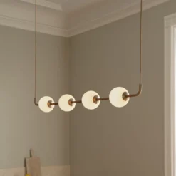 UMAGE LED-riippuvalaisin Audrey LINEAR, messinki, 118 cm, 4-lamppuinen.