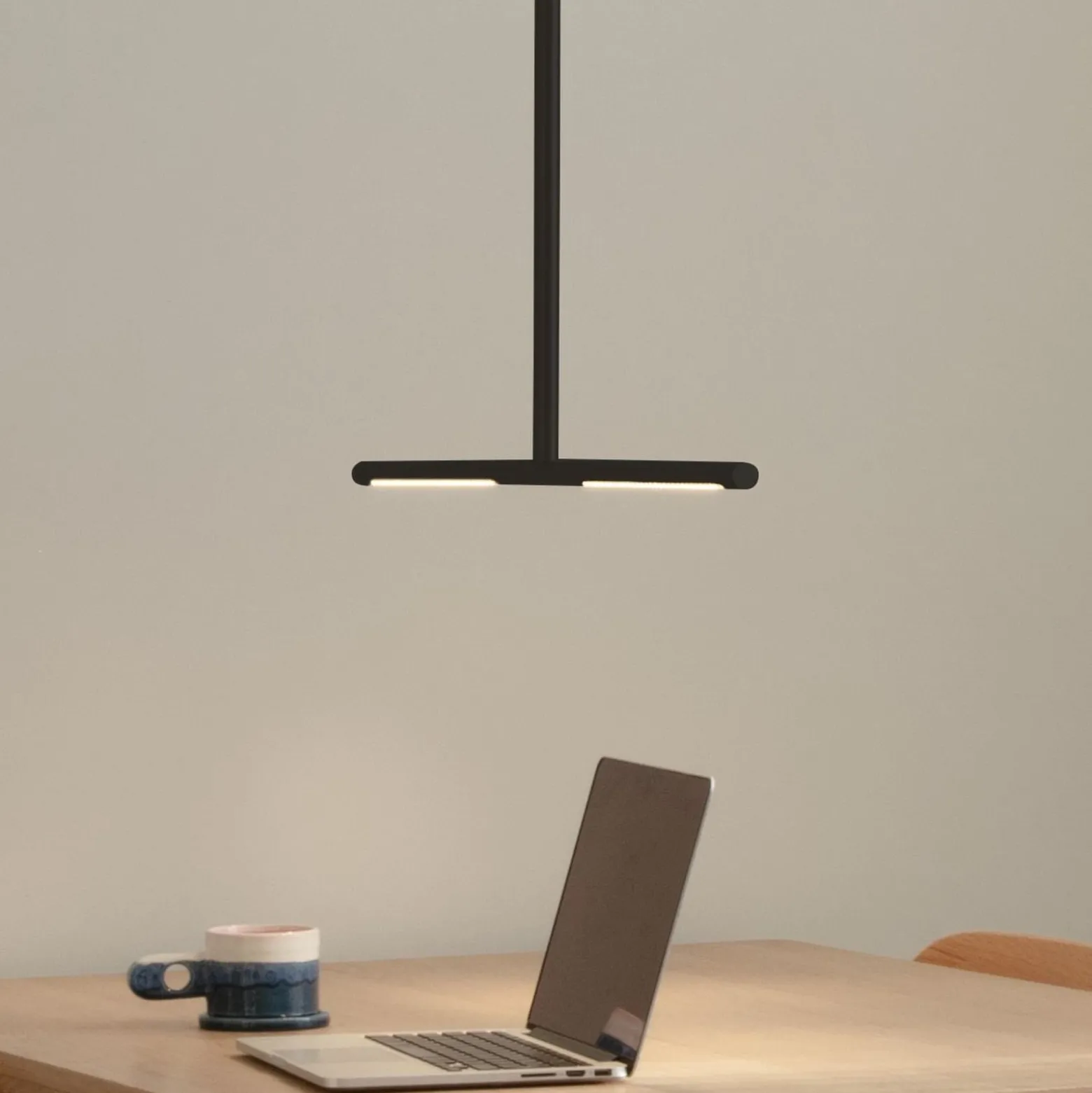 UMAGE LED-riippuvalaisin Omni, musta, 2-lamppuinen, pituus 74 cm