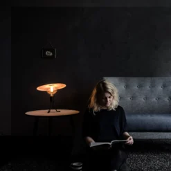 UMAGE Shade pöytävalaisin musta/huopa