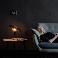 UMAGE Shade pöytävalaisin musta/huopa