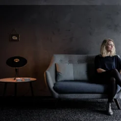 UMAGE Shade pöytävalaisin musta/huopa