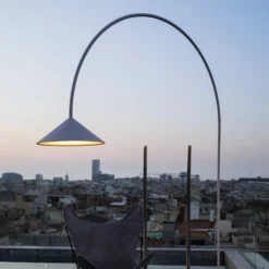 Vibia LED-ulkopolttimo OUT, beige Korkeus 242 cm IP44 2700K