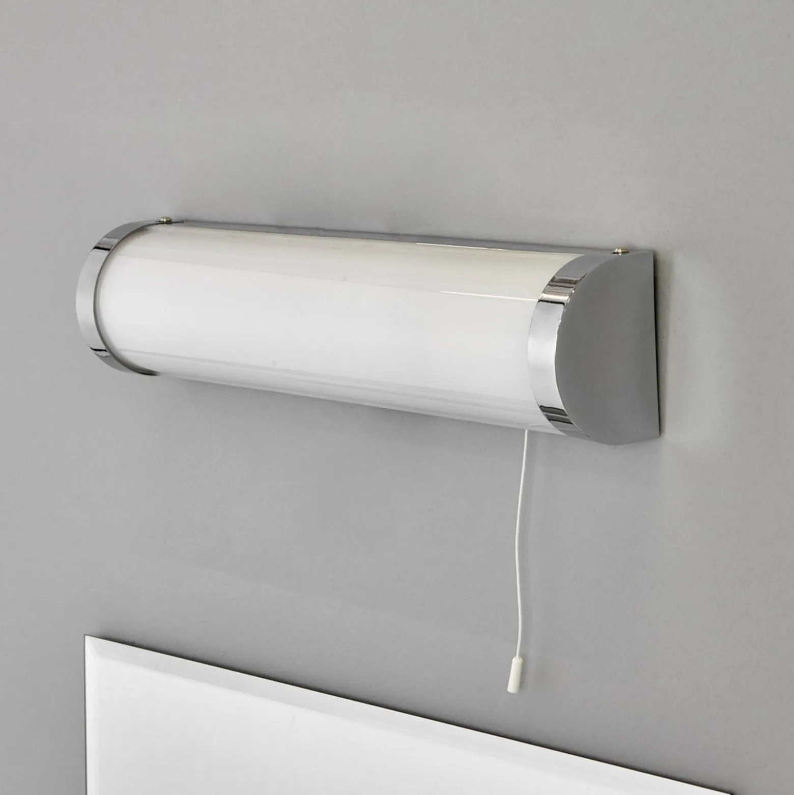 Yksinkertainen kylpyhuoneen valaisin Liana IP44