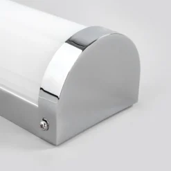 Yksinkertainen kylpyhuoneen valaisin Liana IP44